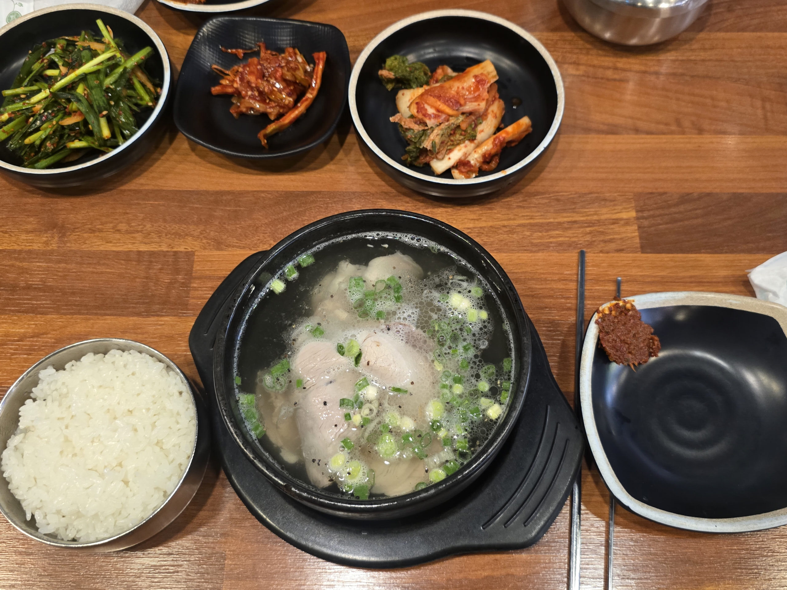 옥돌현옥 돼지곰탕 비주얼